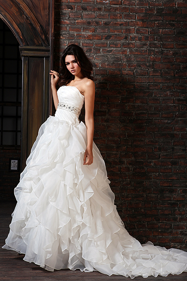 Fabulous Ruffled A-line Wedding Gown with Court Train - Click Image to Close
